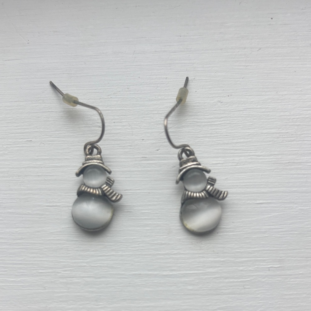 Elegant Silver Snowman Earrings ⛄️